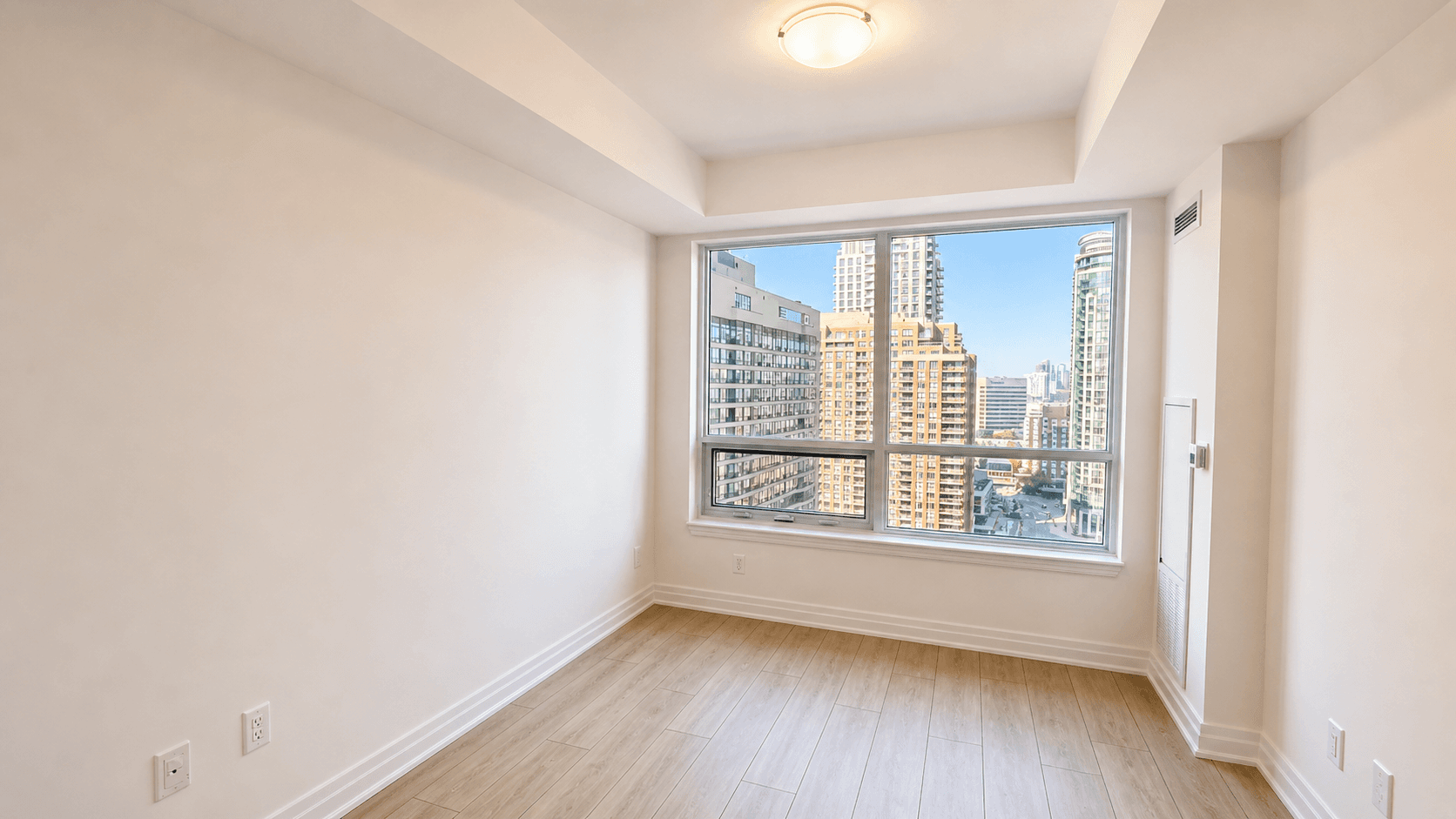 Bright Room with City View at 30 Elm Dr E Unit 1901, Mississauga, ON – Condo Apartment, a 1 bedroom rental in 30 Elm Dr W, Mississauga, ON, listed for $1,200 per month